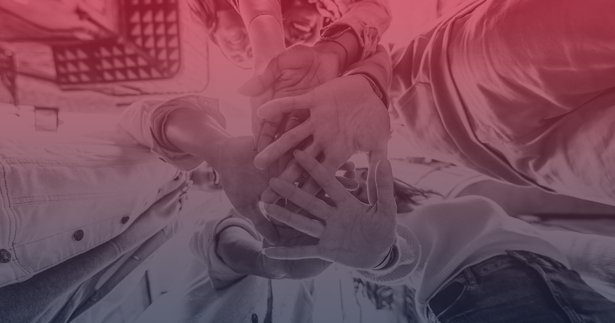 mains de bénévoles